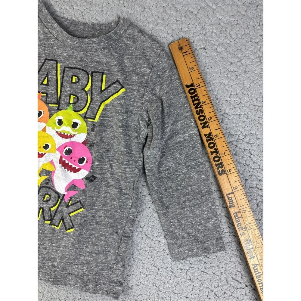 Jumping‎ Beans Baby Shark Doo Doo Doo T-Shirt Size 2T Toddler Heather Gray Soft